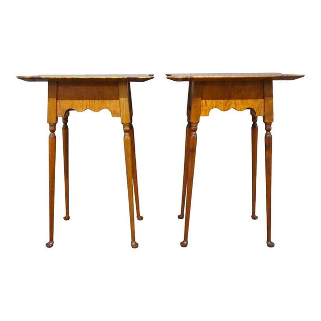 Early 20th Century Pair River Bend LTD Federal Tiger Maple Butterfly Top Stands, Signed, 20thC For Sale - Image 5 of 13