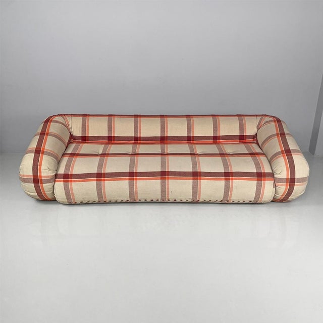 Fabric Anfibio Sofa Bed by Alessandro Becchi for Giovannetti Collezioni, 1970s, in Good conditions. Designed 1970 to 1979...