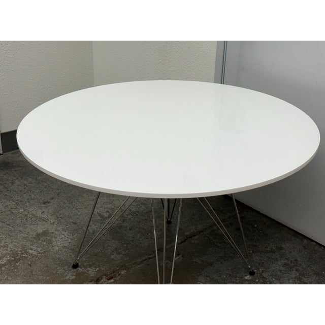 White Mid Century Modern Round Dining Table For Sale - Image 8 of 12