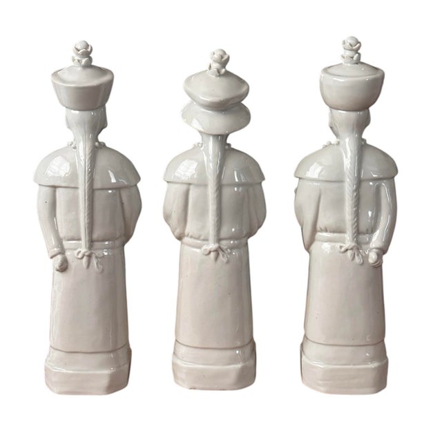 White Qing Emperor White Porcelain Figures, 3 Generations For Sale - Image 8 of 12