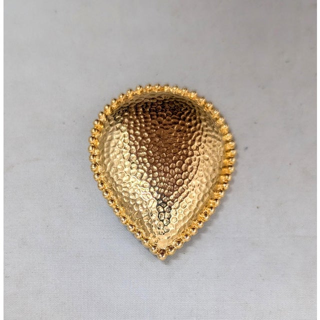 American Vintage C1985 Signed Monet Goldtone "Hammered" Tear Drop Shaped Brooch For Sale - Image 3 of 10
