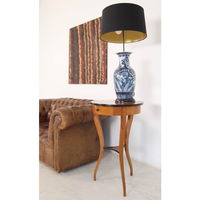 A fine, round Biedermeier salon side table in cherry wood, solid and veneered. Probably from southern Germany, circa 1830....