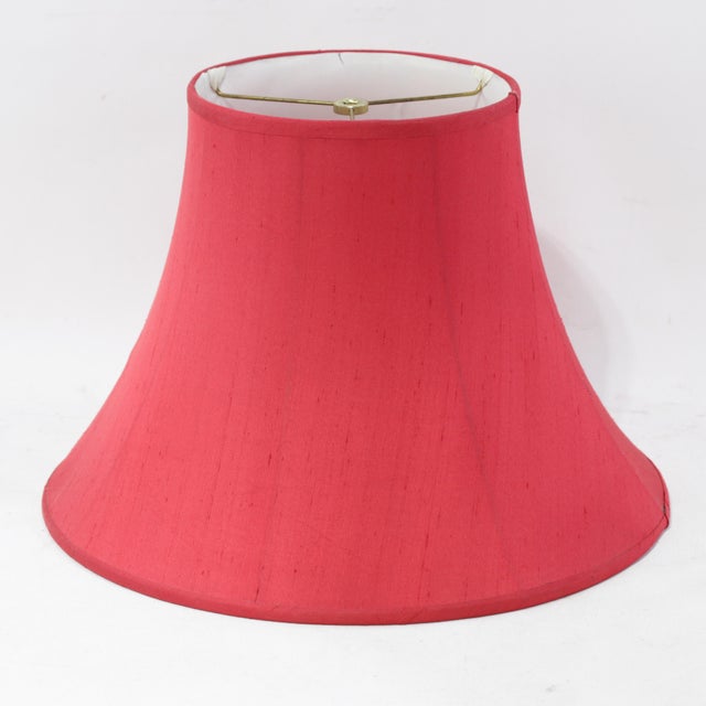 Traditional Pair of Vintage Red Textured Raw Silk Scalloped Bell Lamp Shades For Sale - Image 3 of 13