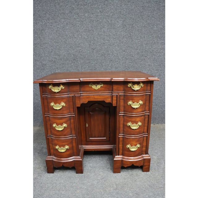 Late 20th Century Henkel Harris Thomas Jefferson Monticello Mahogany Blockfront Kneehole Desk For Sale - Image 5 of 16