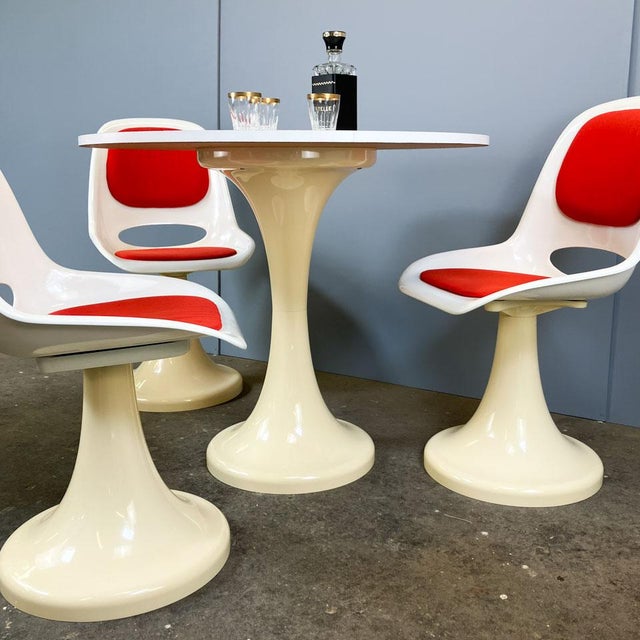 Mid-Century Modern Tulip Chairs and Table in Plastic, 1970s, Set of 4 For Sale - Image 3 of 12