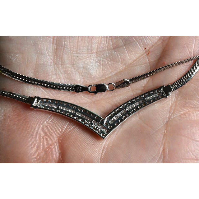14kt White Gold and Diamond v-Shaped Herringbone Chain Necklace For Sale - Image 14 of 18