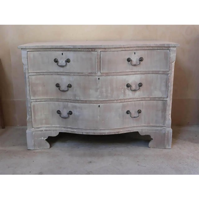 Antique Bleached Serpentine Fronted Chest of Drawers, 1780, in Good conditions. Designed before 1890