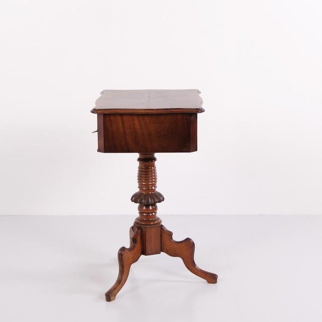 Hand-Polished Mahogany Pedestal Table, 1860s For Sale - Image 4 of 11