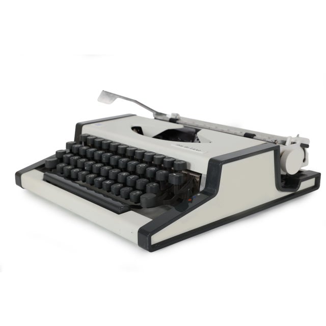 Refreshed Unis TBM DeLuxe Yugoslavian Typewriter For Sale - Image 4 of 16