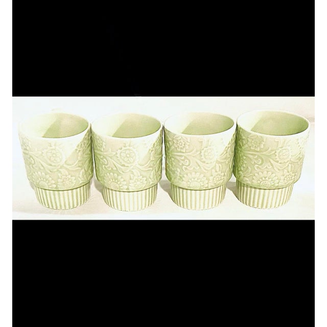 4 Embossed Vintage 60s Stackable Flower Power Mugs Cups Spring Green Japan 3.5” For Sale - Image 9 of 9