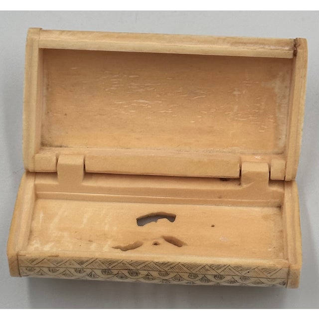 Antique Chinese Hand Carved Dragons Bovine Bone Snuff Pill Trinket Box 19c For Sale In Palm Springs - Image 6 of 10