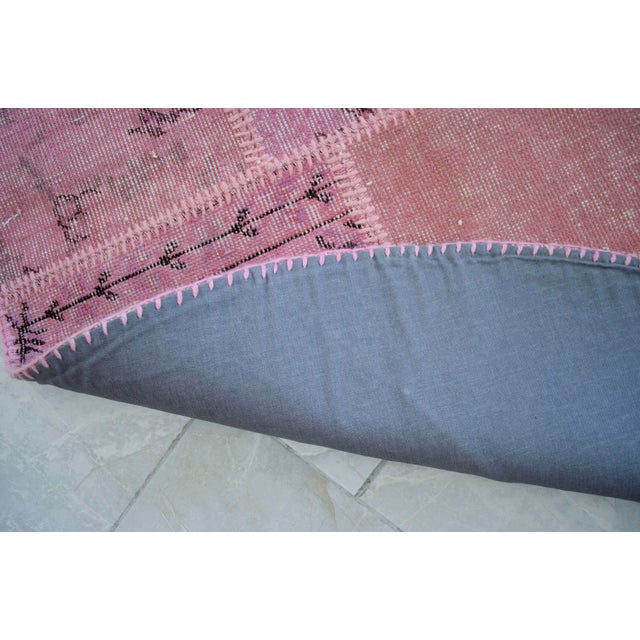 The Pink Way Turkish Round Rug Hand Knotted Handstitched Living Room Entry Decor - 4'11" Diameter For Sale - Image 9 of 13
