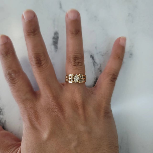 ♥ Ring Summary ♥ Main Stone: Diamond Approx. Carat Weight: .85cttw Diamond Clarity: VS2/SI1 Diamond Color: H Band...