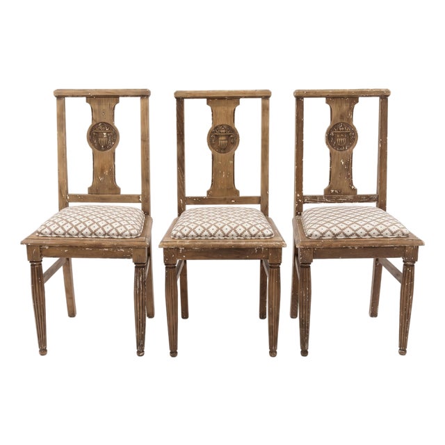 Early 20th Century Neoclassical Revival Urn-Back Oak Dining Chairs, Set of 3 For Sale