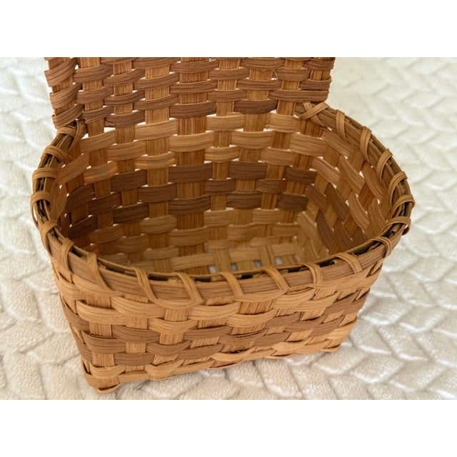 Vintage Beautiful Cherokee White Oak Wall Basket – Orig. Certification Tag by Renowned Alyne Driver For Sale - Image 14 of 15