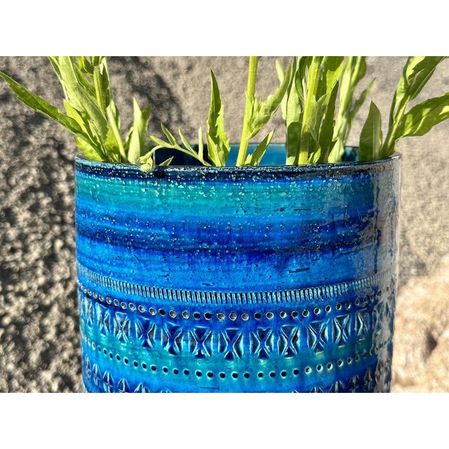1960s Cylindrical Ceramic Rimini Blue Vase from Bitossi, Italy 1960s For Sale - Image 5 of 18