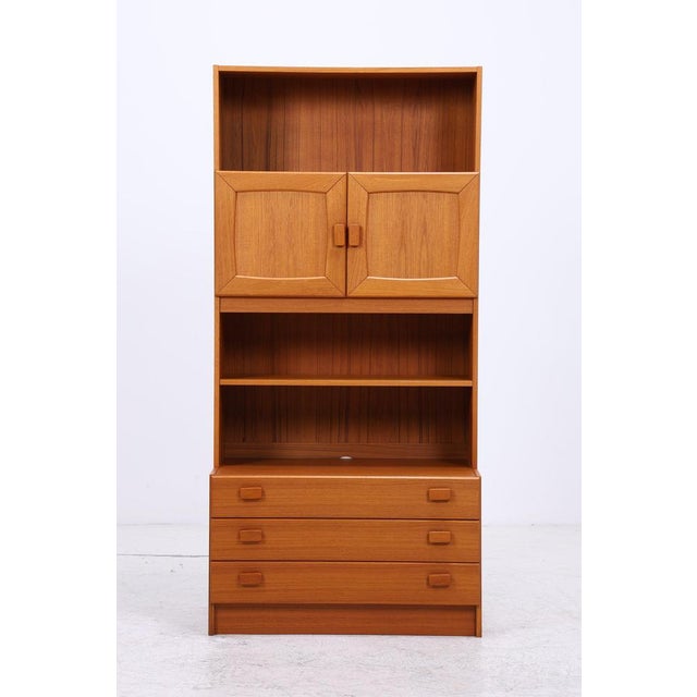 Vintage teak cabinet from Ejsing Møbelfabrik in Denmark with a beautiful, warm grain. Open shelves, a closed compartment,...