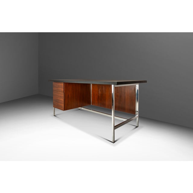 Florence Knoll Mid-Century Modern Executive Desk in Walnut & Chrome W/ Leather Top by Florence Knoll for Knoll Associates, Usa, C. 1960s For Sale - Image 4 of 18