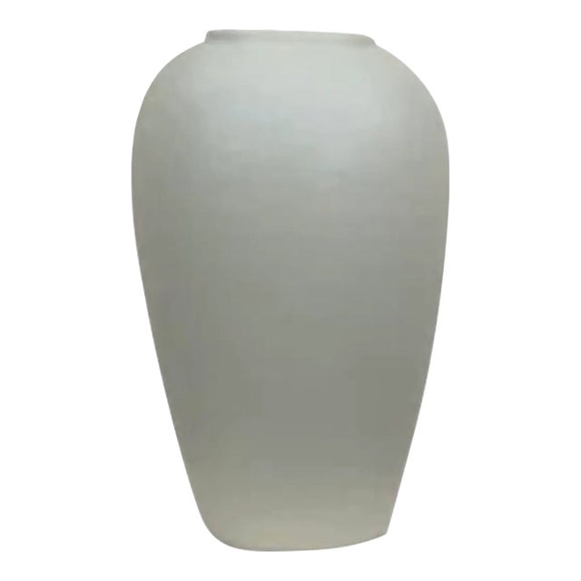 2001 Ivory Flower Haeger Vase For Sale