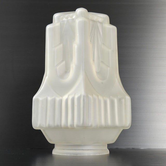 Good overall condition. Usual signs of wear and scratches: see photos. Height 27 cm. Length 18.5 cm. Width 17 cm. External...