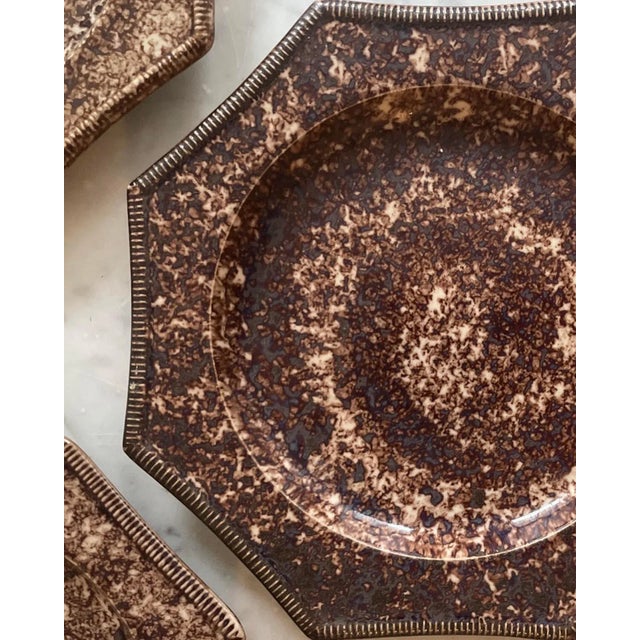 Set of 12 Thomas Whieldon Style Octagonal Plates For Sale In New York - Image 6 of 11
