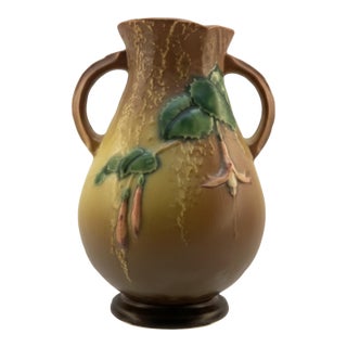 1938 Roseville Pottery Fuchsia Brown Double-Handled Vase 895-7 For Sale