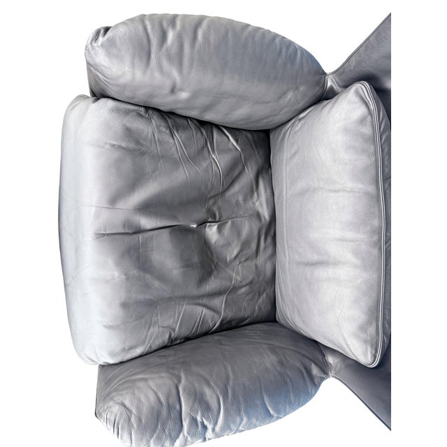 The DS-23 is a high-backed armchair that invites you to linger. It is equally suitable as a standalone chair or as an...