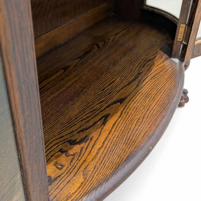 Early 20th Century Vintage Oak Bow-Front Curved-Glass China Cabinet With Claw Feet For Sale - Image 5 of 18