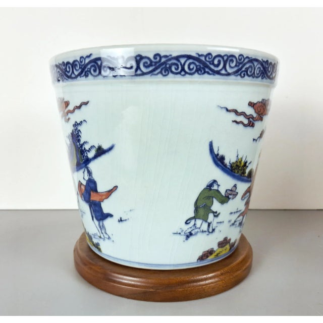 Chinese Chinese Porcelain Wucai Urn For Sale - Image 3 of 10