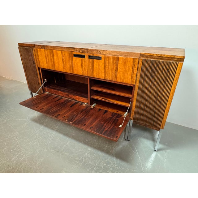 Mid-Century Arizona Stereo Console with Integrated PE2010 Turntable and Matched Wood Veneer Speakers from Blaupunkt, Germany 1960s, Set of 3 For Sale - Image 6 of 6