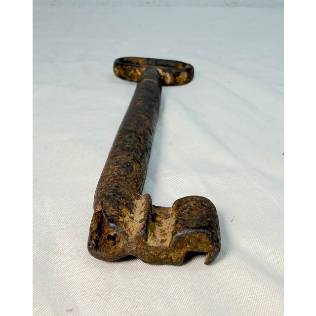 Large Rare 18th Century Hand Wrought Iron Open Barrel Shaft Bit Skeleton Key For Sale In New York - Image 6 of 10