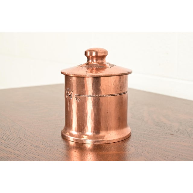 Art Deco Roycroft Arts & Crafts Trefoil Hammered Copper Humidor, Circa 1920s For Sale - Image 3 of 14