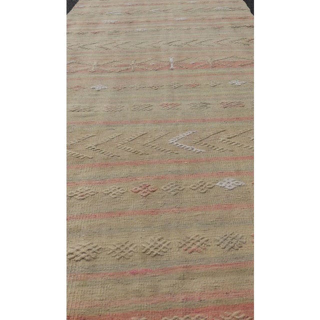 Mid 20th Century Vintage Striped Turkish Kilim Runner With Stripes in Tan Ivory & Light Coral For Sale In Atlanta - Image 6 of 12