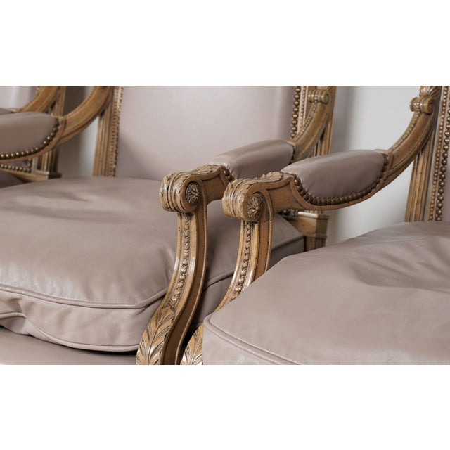 1960s Set of Four Louis XVI-Style Painted Fauteuils in Pale Leather With Nailhead Trim — Architectural Neoclassical Seating For Sale - Image 4 of 10