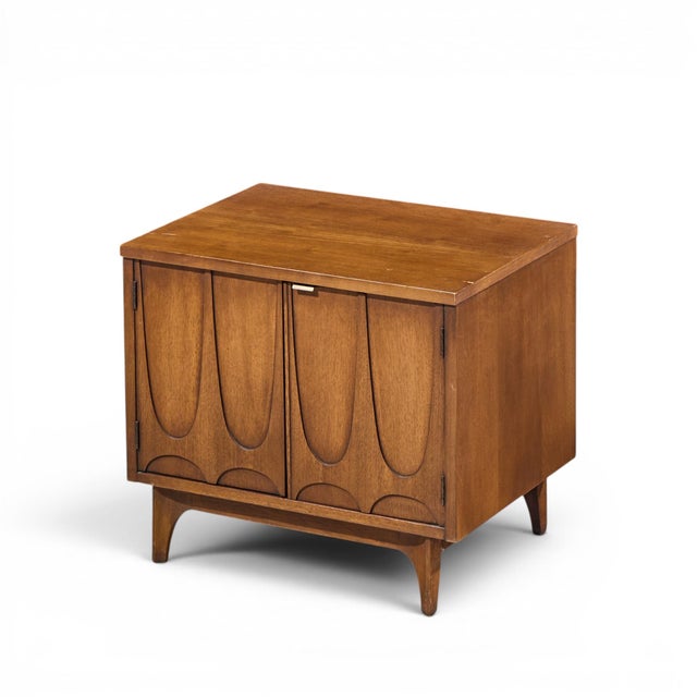 Broyhill Brasilia Mid Century Walnut Commode Nightstands - Pair For Sale - Image 10 of 10