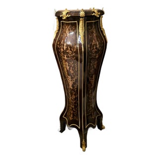 French Louis XV-Style Pedestal Stand – Dark Wood With Floral Marquetry & Gilded Gold Leaf Details For Sale