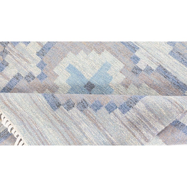 Mid-Century Swedish Rölakan Rug by Ingegerd Silow Size: 6'9" × 9'9" (205 × 297 cm) This mid-century Swedish flat weave...