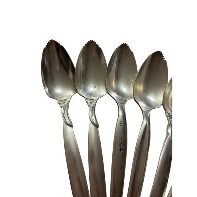 Rogers Bros. Vintage Wm Rogers Silver Plated Mismatched Grapefruit Spoons, Set of 8 For Sale - Image 4 of 7