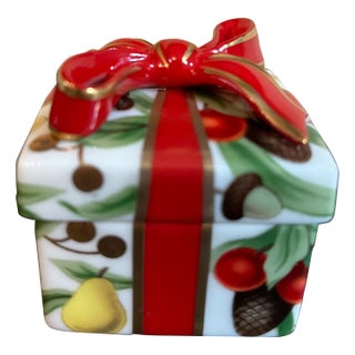 1990s Tiffany & Co. "Tiffany Holiday" Porcelain Gift Box Trinket Box For Sale