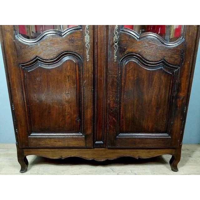 Louis XV-style bookcase in walnut, oak and beech circa 1880 The front opens onto two glazed leaves with wooden bases...