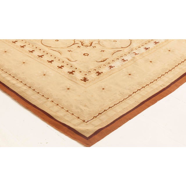 This exceptional French Aubusson rug from the late 19th century exemplifies the refined artistry and elegance of European...