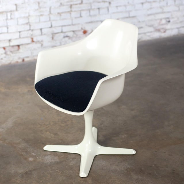 Mid-20th Century MCM Burke Tulip Armchair No 116 With White Shell Round Stationary Base & Black Cushion For Sale - Image 13 of 17