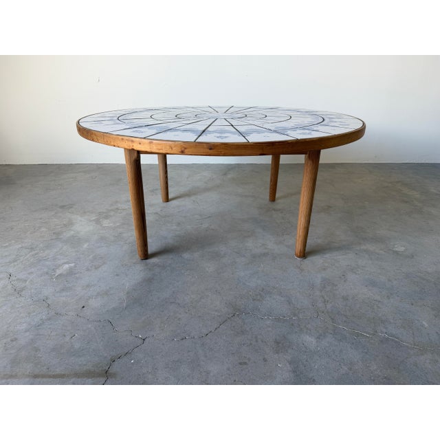 Important Bjørn Wiinblad Mid-Century Danish Modern Blue & White Ceramic Tile Top Round Coffee Table For Sale In Miami - Image 6 of 12