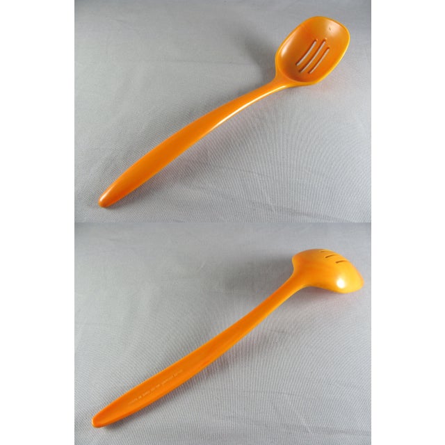 Mid-Century Machi Orange & Yellow Swirl Citrine Melamine Melmac Utensils - Set of 5 For Sale - Image 12 of 13