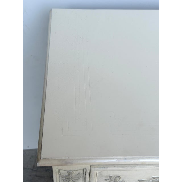 Italian Hand-Carved Tuscan Chest with Laurel Garlands in Antiqued Silver Leaf For Sale - Image 14 of 18