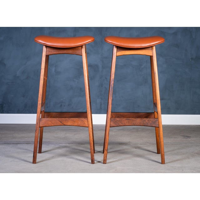 1960s Bar Stools in Rosewood with Cognac Leather by Erik Buch for Dyrlund, 1960s, Set of 2 For Sale - Image 5 of 10