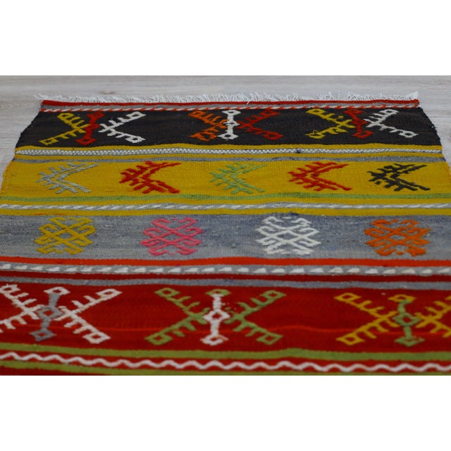 1960s Tribal Turkish Embroidered Flatweave Colorful Kilim Rug For Sale In Sacramento - Image 6 of 11