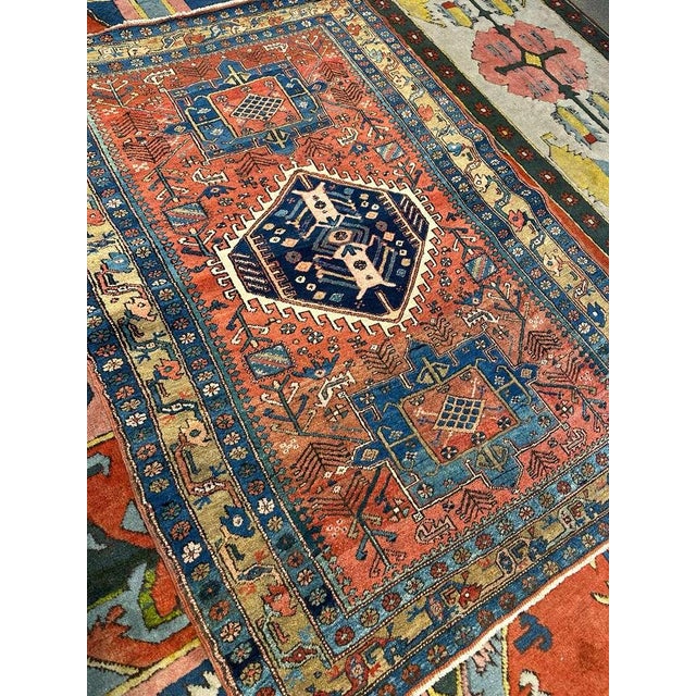 1920s Antique Heriz Rug – Bold Geometric Medallion Design For Sale - Image 5 of 5