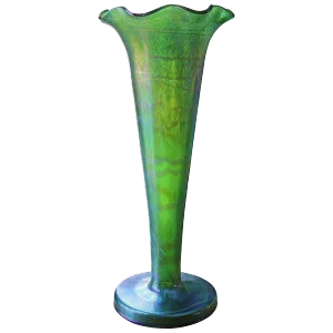 Monumental Austrian Fritz Heckert Changeant Trumpet Vase, Circa 1900.