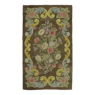 Antique Hooked Rug With Floral Cartouche Design in Bright Pastels - Rug & Kilim For Sale